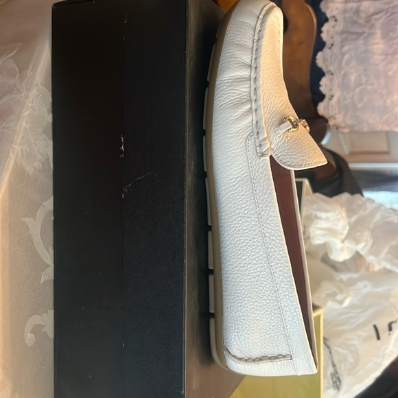 Coach - Picture 1 of 2